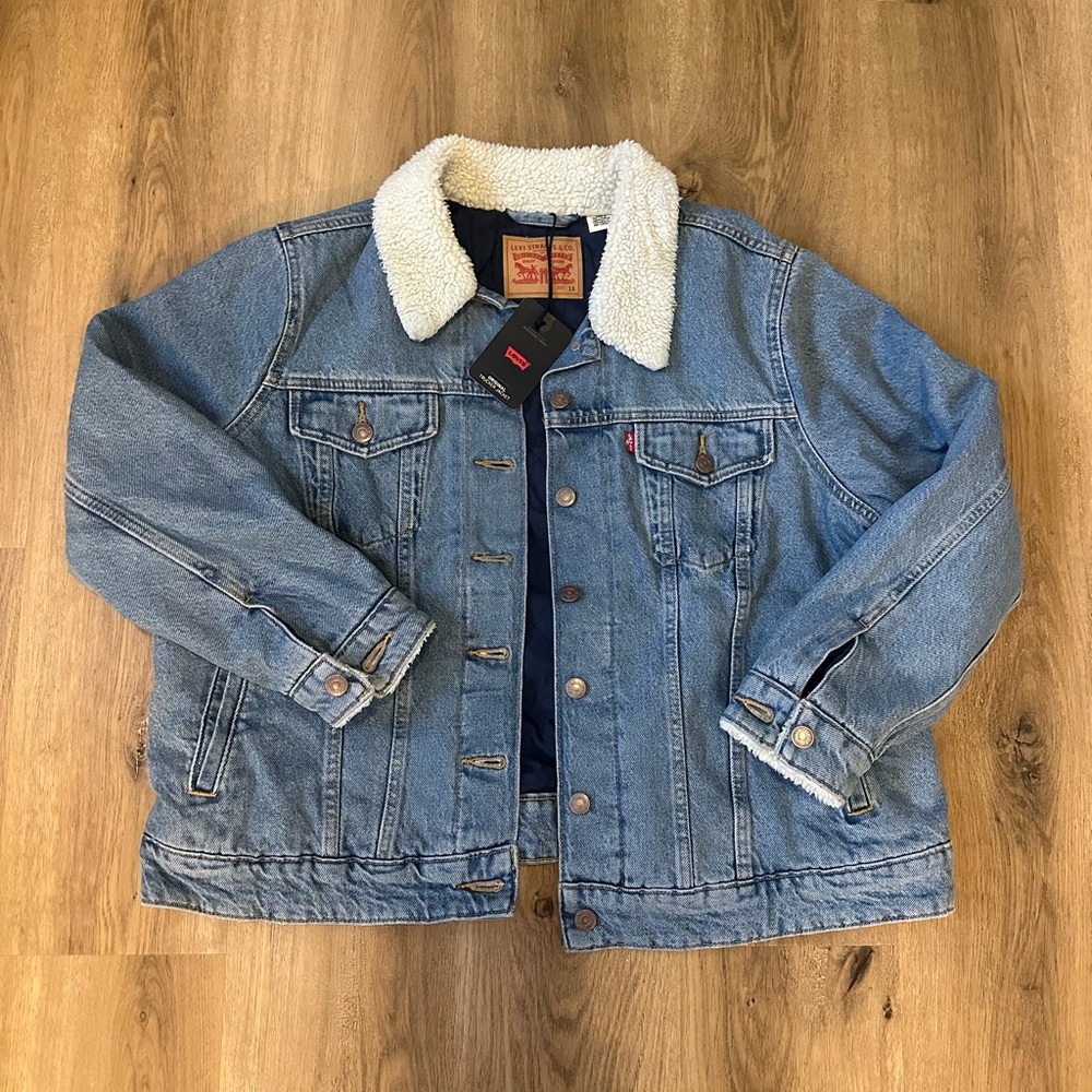 NWT Levi’s Sherpa Trucker Denim Jacket